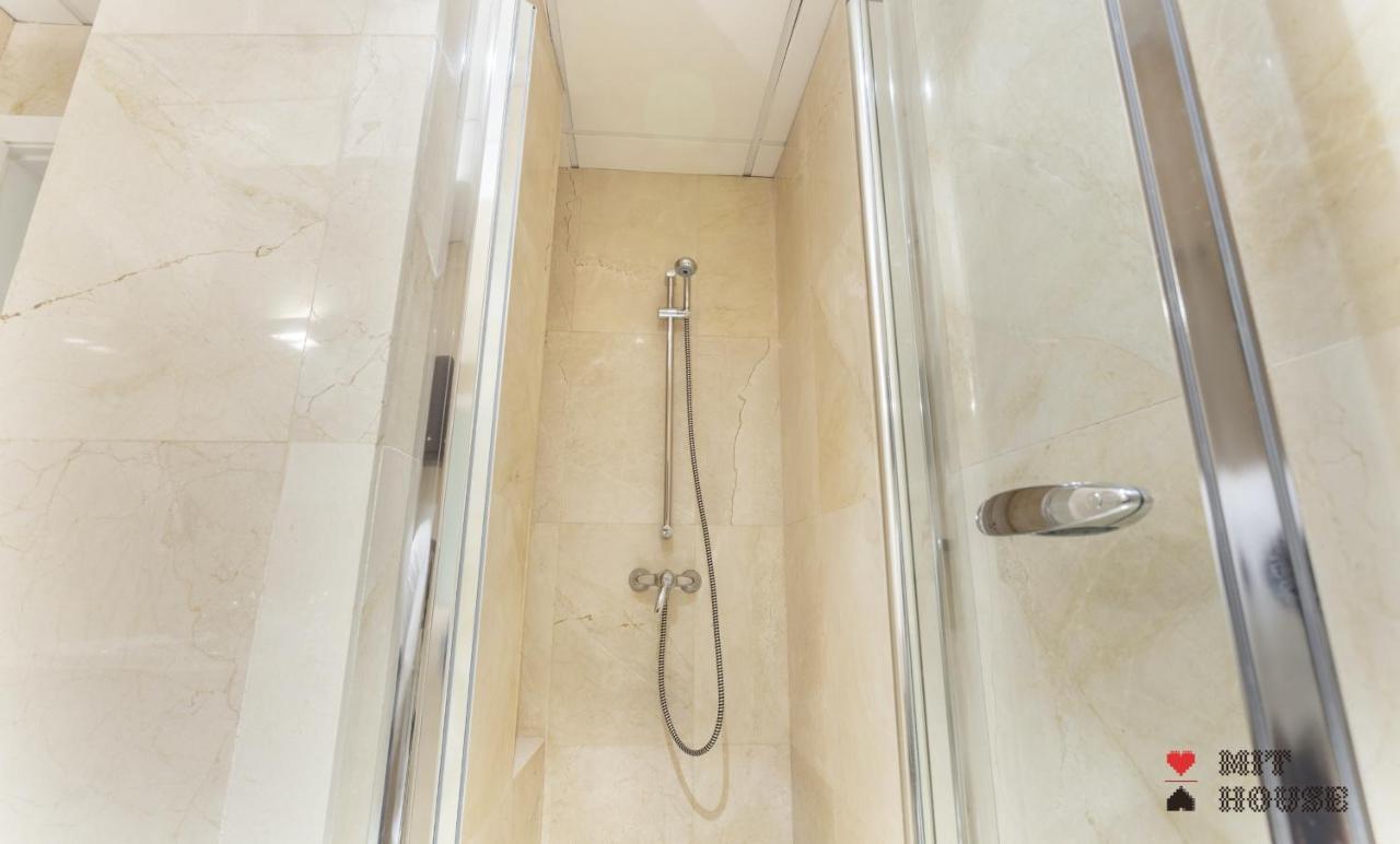 Mit House Puerta Del Sol III En Madrid Apartment Bagian luar foto